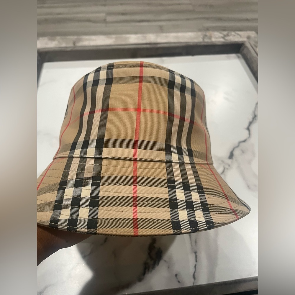 Burberry check bucket hat